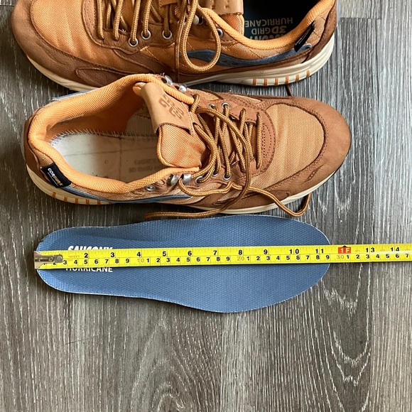 Saucony 3D Grid Hurricane
Endless Knot - Picture 14 of 17